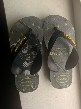 Havaianas Black and Yellow Batman Graphic Flip Flops